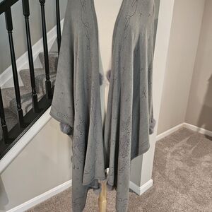 Women’s Grey Floral Inspired Wrap/Cape w/Faux Fur Balls (One Size)